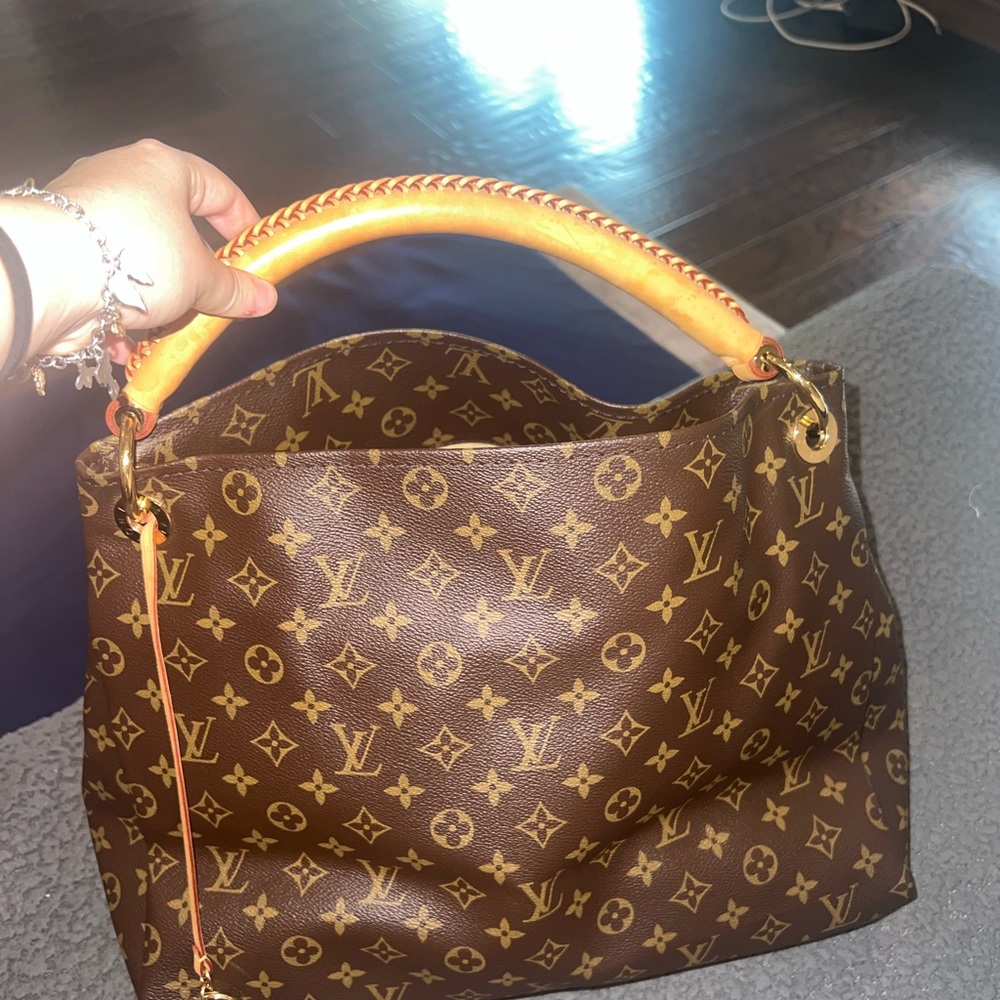 Legit Louis Vuitton Tote bag serial number shown